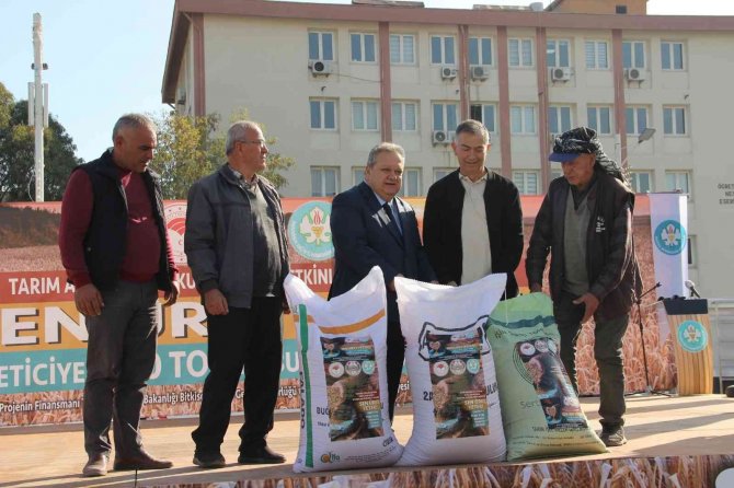 Manisalı Üreticilere 1100 Ton Hububat Tohumu Dağıtıldı