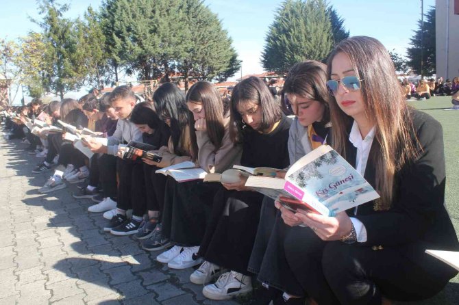 Ordu’da Yaklaşık Bin Öğrenci, Kitap Okuma Etkinliğinde Bir Araya Geldi