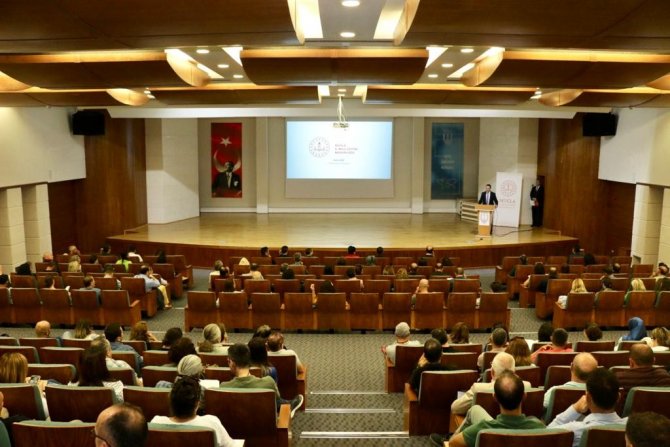Muğla’da Öğretmenlere Meb Ders Kitabı İnceleme Semineri Düzenlendi