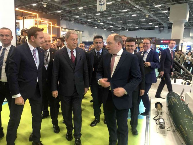 Milli Savunma Bakanı Akar Ve İ̇ngiliz Mevkidaşı Wallace Birlikte Saha Expo’yu Gezdi