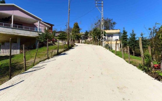 Altınordu’da Beton Yol Çalışmaları Sürüyor