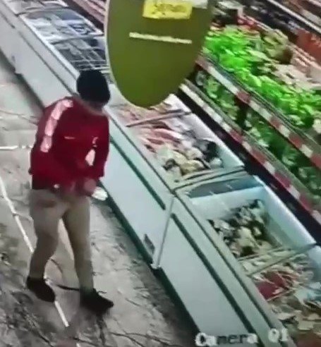Pendik’te Markette Çaldığı Kaşarları Pantolonun İçine Sakladı