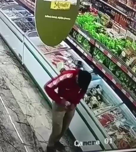 Pendik’te Markette Çaldığı Kaşarları Pantolonun İçine Sakladı