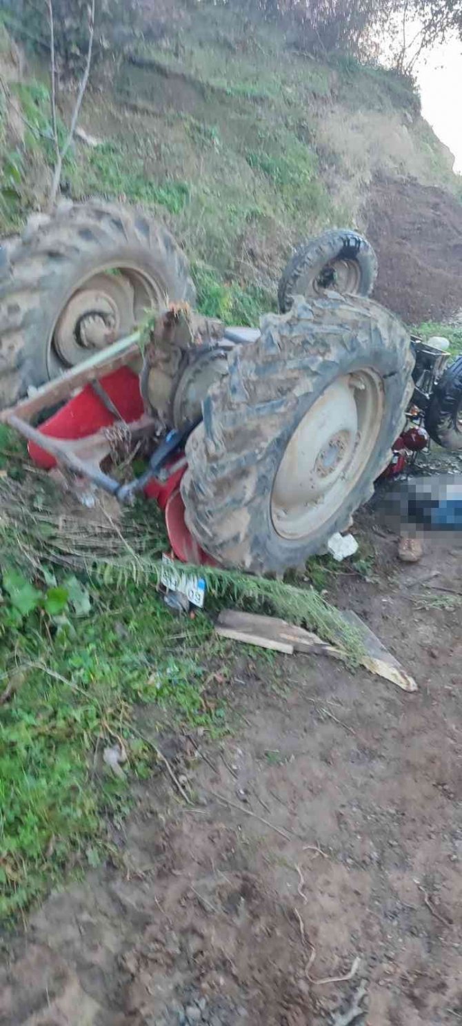 Devrilen Traktörün Altında Kalan Sürücü Hayatını Kaybetti