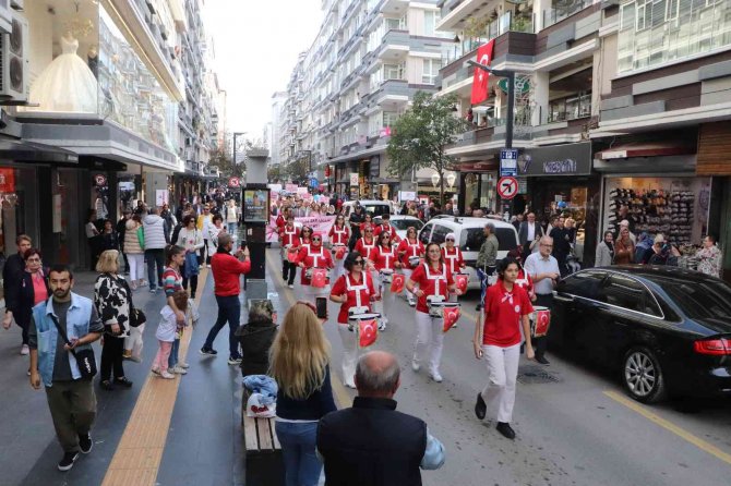 Samsun’da ’Pembeni Al Gel’ Farkındalık Yürüyüşü