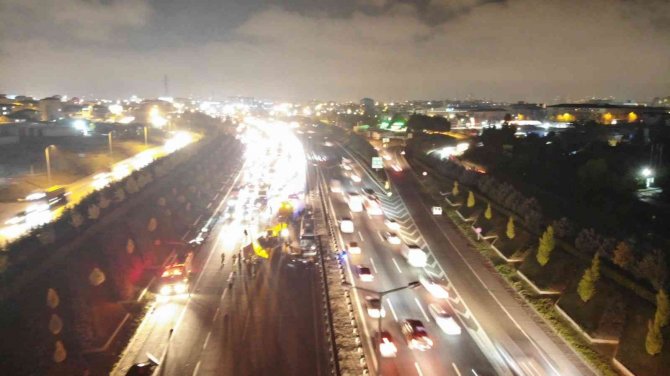 Sancaktepe’de Zincirleme Kaza: 1 Yaralı