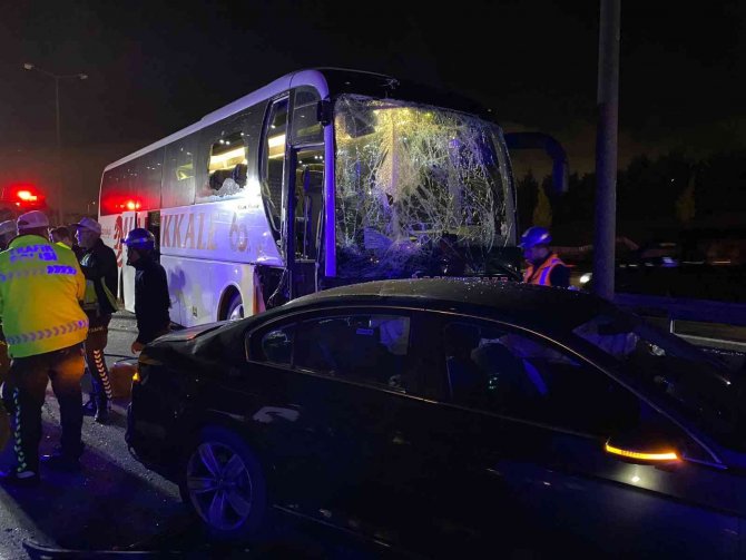 Sancaktepe’de Yolcu Otobüsü Zincirlemeye Kazaya Karıştı. Olay Yerine Çok Sayıda İtfaiye Ve Sağlık Ekibi Sevk Edildi.