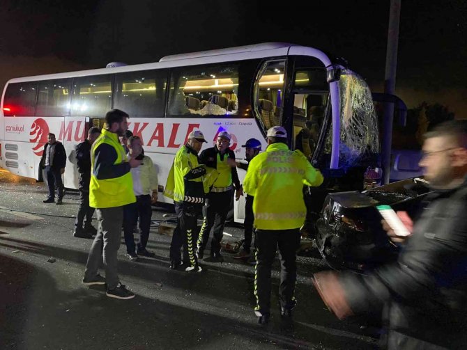 Sancaktepe’de Yolcu Otobüsü Zincirlemeye Kazaya Karıştı. Olay Yerine Çok Sayıda İtfaiye Ve Sağlık Ekibi Sevk Edildi.