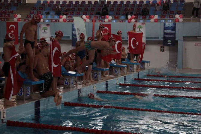 99 Dakika Boyunca Durmadan Kulaç Attılar