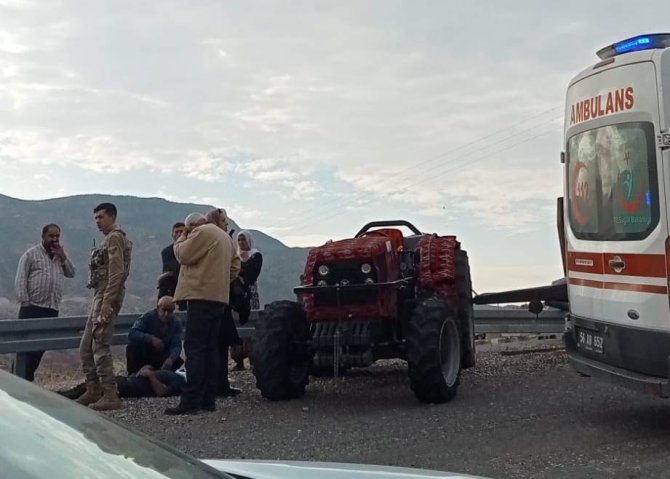 Siirt’te Traktör Devrildi: 1’i Ağır 2 Yaralı