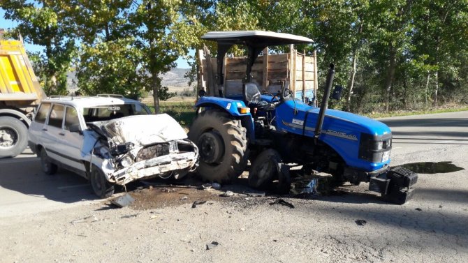 Tokat’ta 2 Kişinin Yaralandığı Kaza Anı Güvenlik Kamerasına Yansıdı