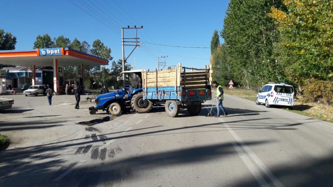 Tokat’ta 2 Kişinin Yaralandığı Kaza Anı Güvenlik Kamerasına Yansıdı