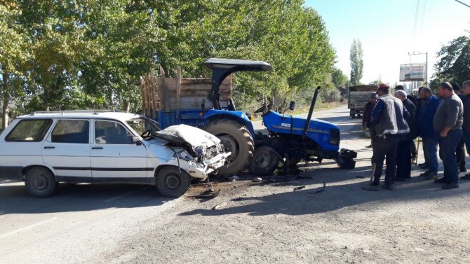 Tokat’ta 2 Kişinin Yaralandığı Kaza Anı Güvenlik Kamerasına Yansıdı