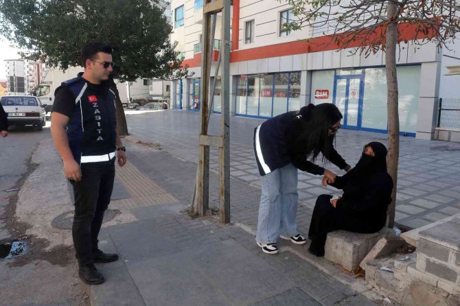Yenimahalle’de Zabıta Dilencilere Göz Açtırmadı