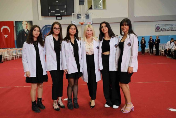 Geleceğin Hekimleri Beyaz Önlüklerini Giydi