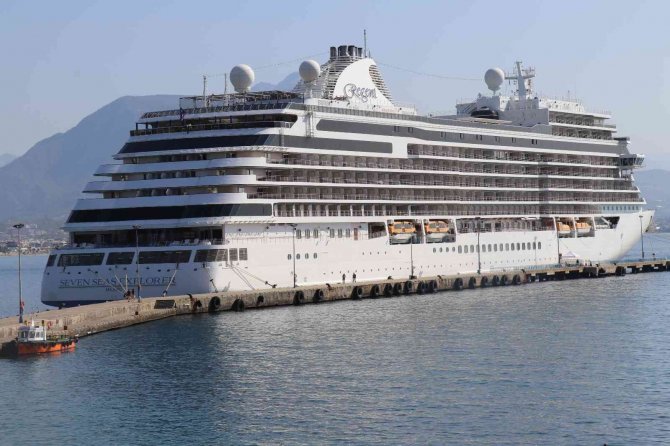 Alanya’da Haftanın İkinci Kruvaziyeri Limana Demir Attı