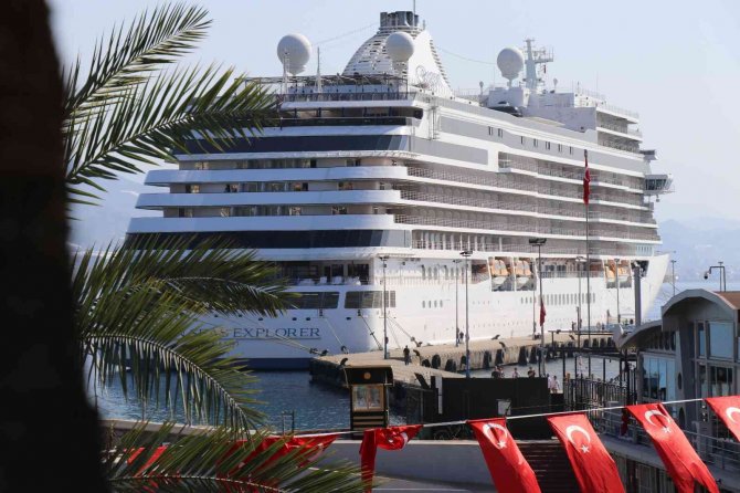 Alanya’da Haftanın İkinci Kruvaziyeri Limana Demir Attı