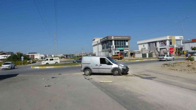 Antalya’da Yaralanan Ticari Araç Sürücüsüne İlk Müdahaleyi Vatandaş Yaptı