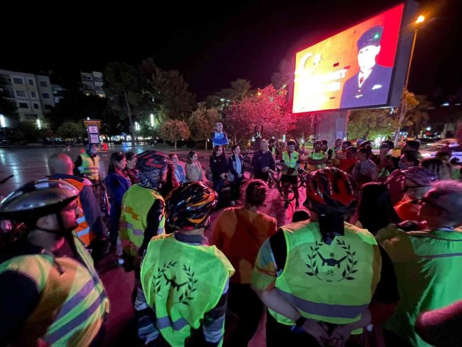 Meme Kanserine Dikkat Çekmek İçin Pedalladılar