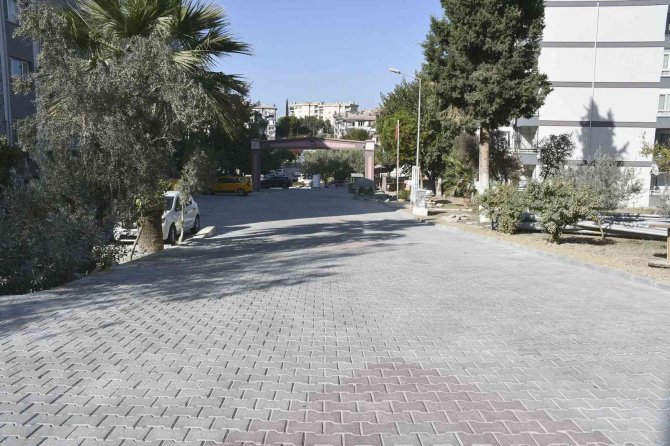 Kuşadası Belediyesi, Yolları Yenilemeye Devam Ediyor