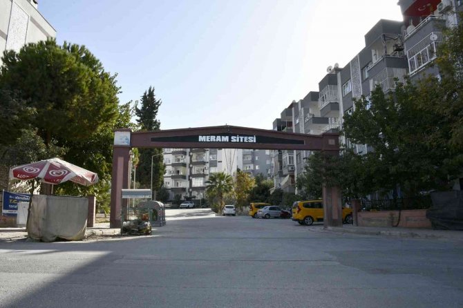 Kuşadası Belediyesi, Yolları Yenilemeye Devam Ediyor