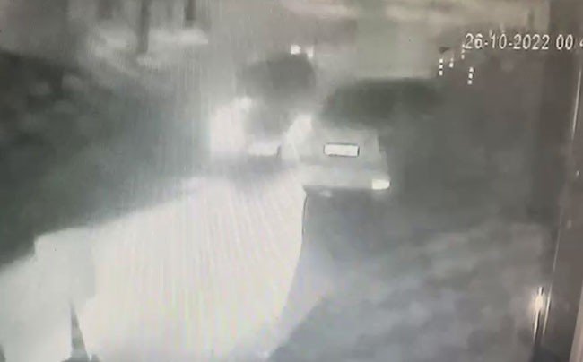 Ters Yöne Giren Hafif Ticari Aracın Altında Kalmaktan Son Anda Kurtuldular