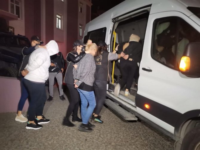 İ̇zmir’de Teröristin Saklanmasına Yardımcı Olan 4 Şüpheliye Tutuklama
