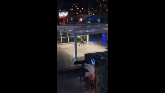 Eğlence Merkezinde Böyle Dehşet Saçtılar: Pompalı Tüfekle Havaya Rastgele Ateş Açıp Kaçtılar
