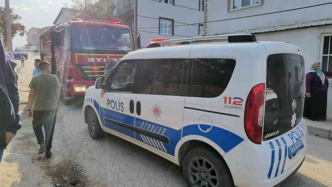Ev Yangınında 2 Kişi Dumandan Etkilendi