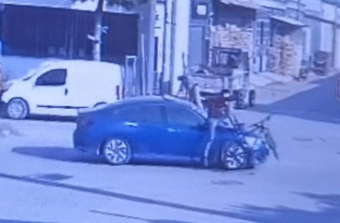 Bursa’da Otomobil İle Çarpışan Bisikletin Sürücüsü Böyle Havalandı