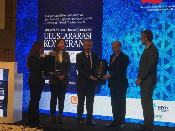 Bakan Bilgin: "Türkiye 250 Milyar Dolarlık İhracat Hedefine Doğru Devam Ediyor"