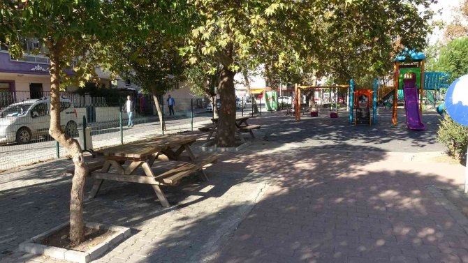 Bankta Oturan Kadın, Silah İle Vurularak Hayatını Kaybetti