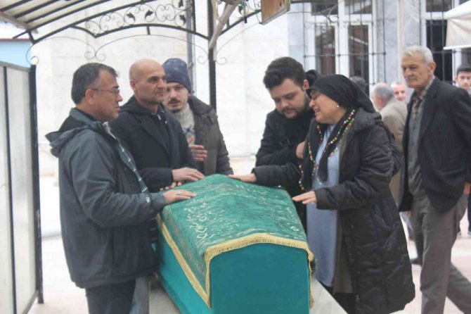 Tiyatro Sanatçısı Mustafa Karadeniz Son Yolculuğuna Uğurlandı