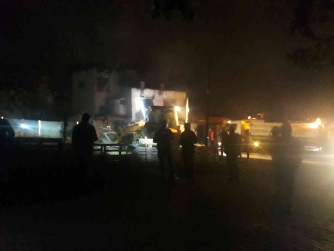 Alevlere Teslim Olan Ev Kullanılamaz Hale Geldi