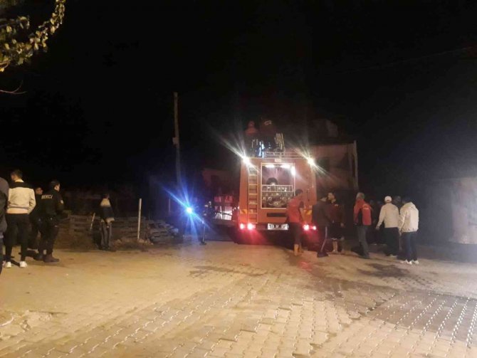 Alevlere Teslim Olan Ev Kullanılamaz Hale Geldi