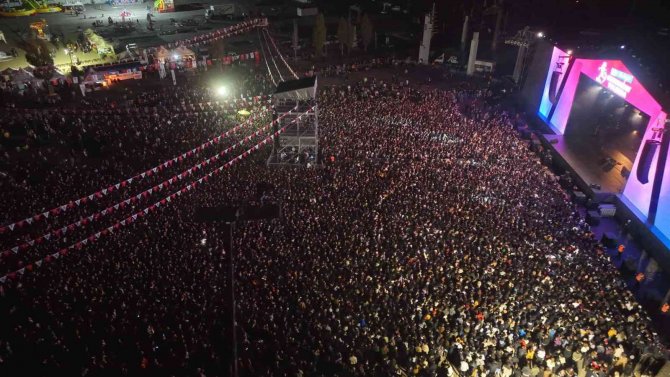 Cumhuriyetin Başkentinde Kutlamalar Duman Konseriyle Başladı