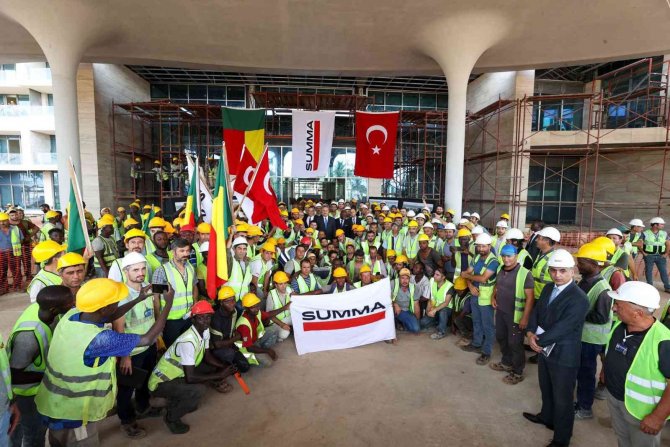 Dışişleri Bakanı Çavuşoğlu, Benin’de Türk Şirketinin İnşa Ettiği Otelin Şantiyesini Ziyaret Etti