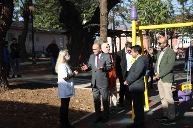 Başkan Özlü’den Parklara Yakın Takip