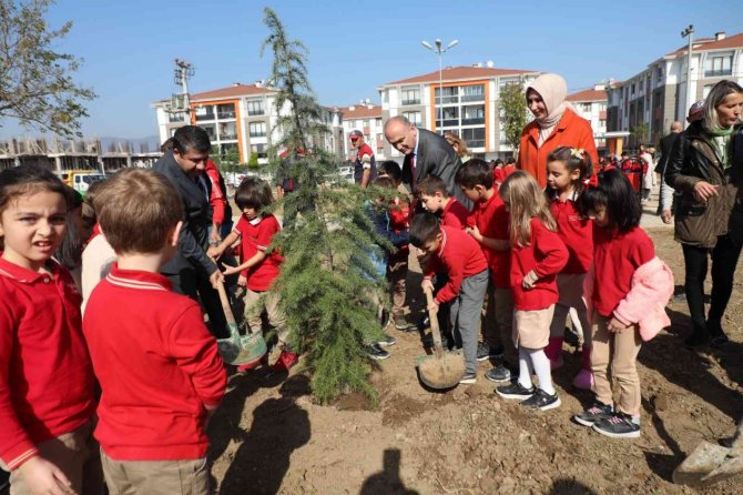 Başkan Özlü’den Parklara Yakın Takip