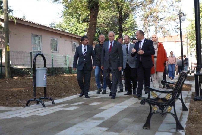 Başkan Özlü’den Parklara Yakın Takip