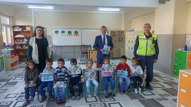 Elazığ’da Jandarma, Trafik Güvenliği Eğitimi Verdi