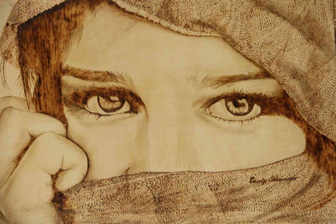 Erzurum’un Tek Ahşap Yakma Ve Naht Sanatı Ustası Birbirinden Güzel Eserler Ortaya Çıkartıyor