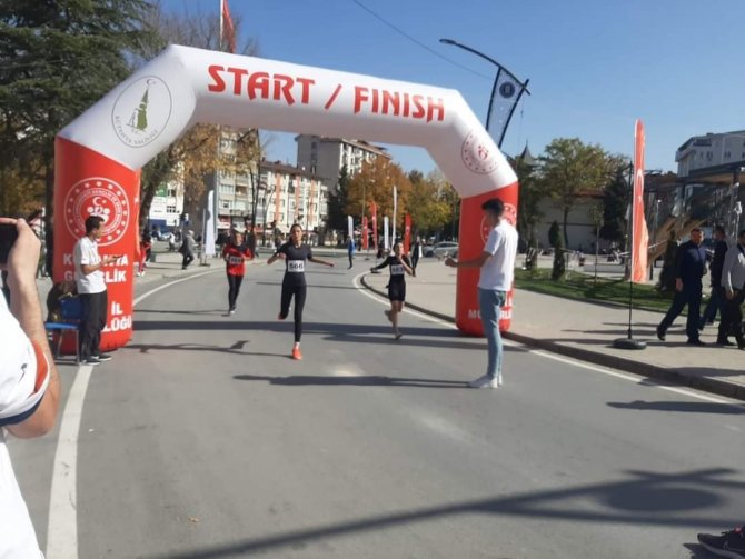 Gedizli Sporculardan Atletizm Başarısı