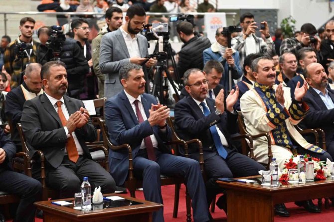 Bakan Kasapoğlu, Hitit Üniversitesi Akademik Yıl Açılışına Katıldı