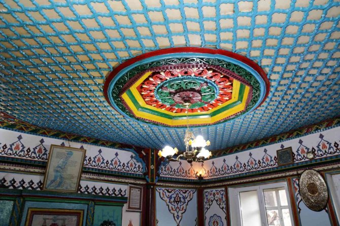 Vali Taşbilek Usta İle Çırağının 150 Yıl Önce Yaptığı Köy Odalarını Ziyaret Etti