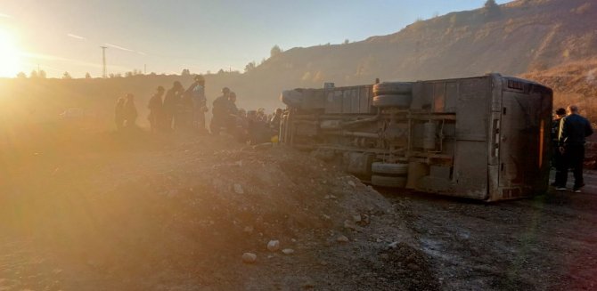 Tavşanlı’da Kömür Madeni İşçilerini Taşıyan Servis Devrildi: 11 Yaralı