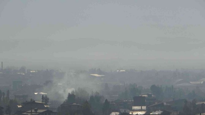 Yüksekova Sis Altında