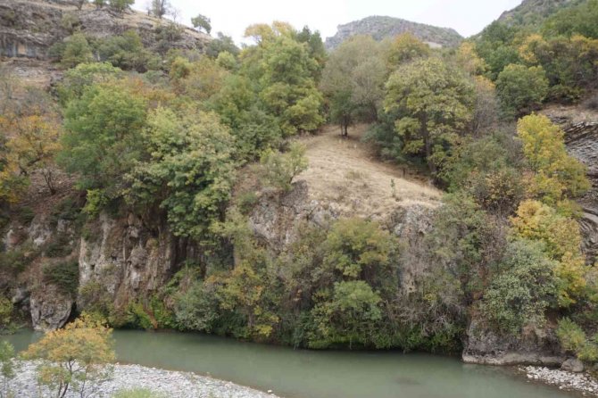 Sonbaharla Birlikte Şırnak Sarardı, Kartpostallık Görseller Oluştu