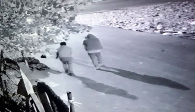 Arnavutköy’de Lüks Araçlı Tavuk Hırsızları Kamerada