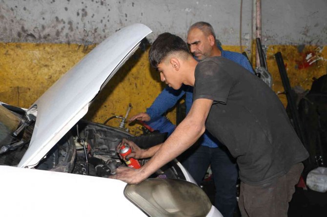 İ̇kinci El Otomobil Alıcıları Dikkat: Araçın Ekspertiz Dışında Otomobil Tamircilerine De Götürülmesi Önerildi